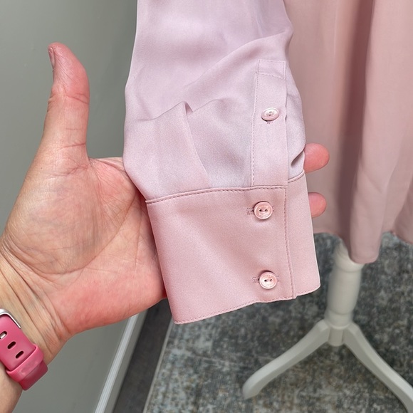 Vince silk blouse slightly sheer. - Picture 4 of 6